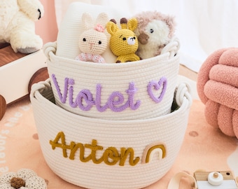 Gepersonaliseerde baby-opbergmand met naam: geborduurd touw babykamerorganizer.