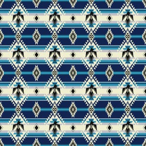 Può includere: Motivo ripetuto con forme geometriche e motivi di uccelli stilizzati nei toni blu navy, azzurro, crema e nero. Il design include elementi a diamante e a strisce, creando un aspetto strutturato e simmetrico.