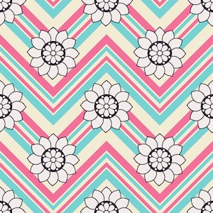 Puede incluir: Patrón repetitivo con diseños florales blancos sobre un fondo de rayas de chevron alternas en rosa, azul claro y crema. Los elementos florales tienen un contorno negro.