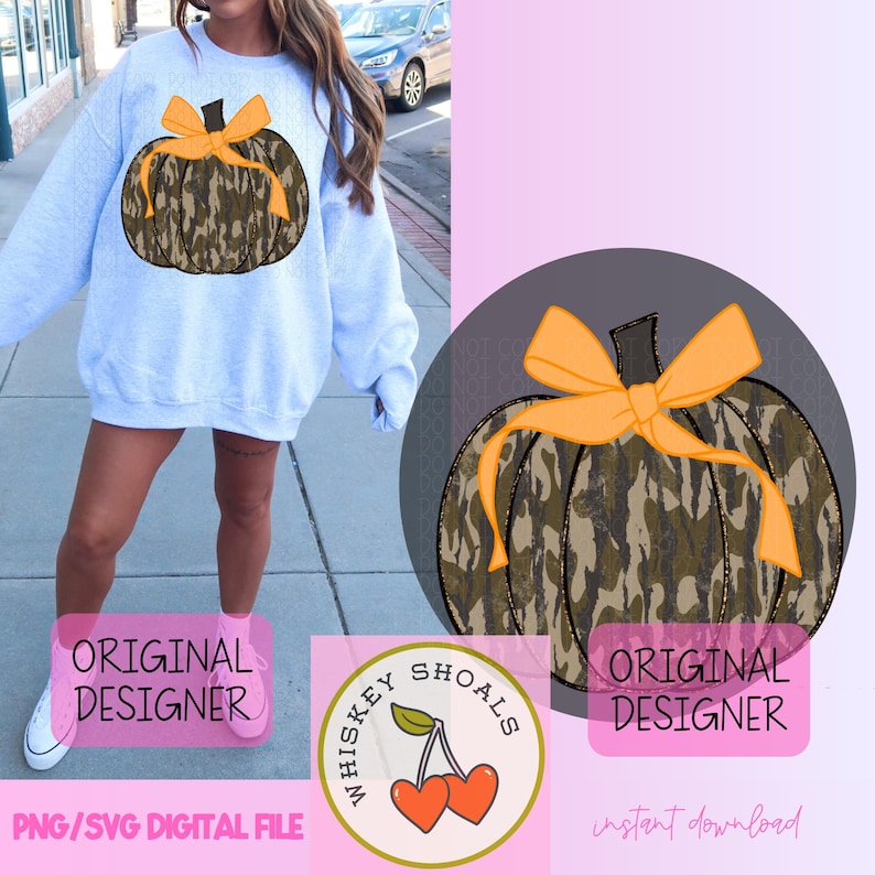 Peut inclure: Un sweat-shirt gris clair avec un motif de citrouille de grande taille avec un motif camouflage et un n&oelig;ud orange. L'image comprend &eacute;galement un fichier graphique num&eacute;rique et un logo avec des cerises.