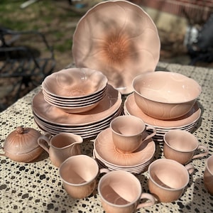 MIKASA Amaryllis China Plate: Pink Peach Floral Design by Larry Laslo