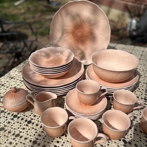MIKASA Amaryllis China Plate: Pink Peach Floral Design by Larry