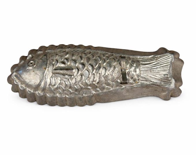 Vintage Fish-Shaped Metal Mold | Aluminum or Tin Baking Mold | 1930s–1950s Kitchen Decor