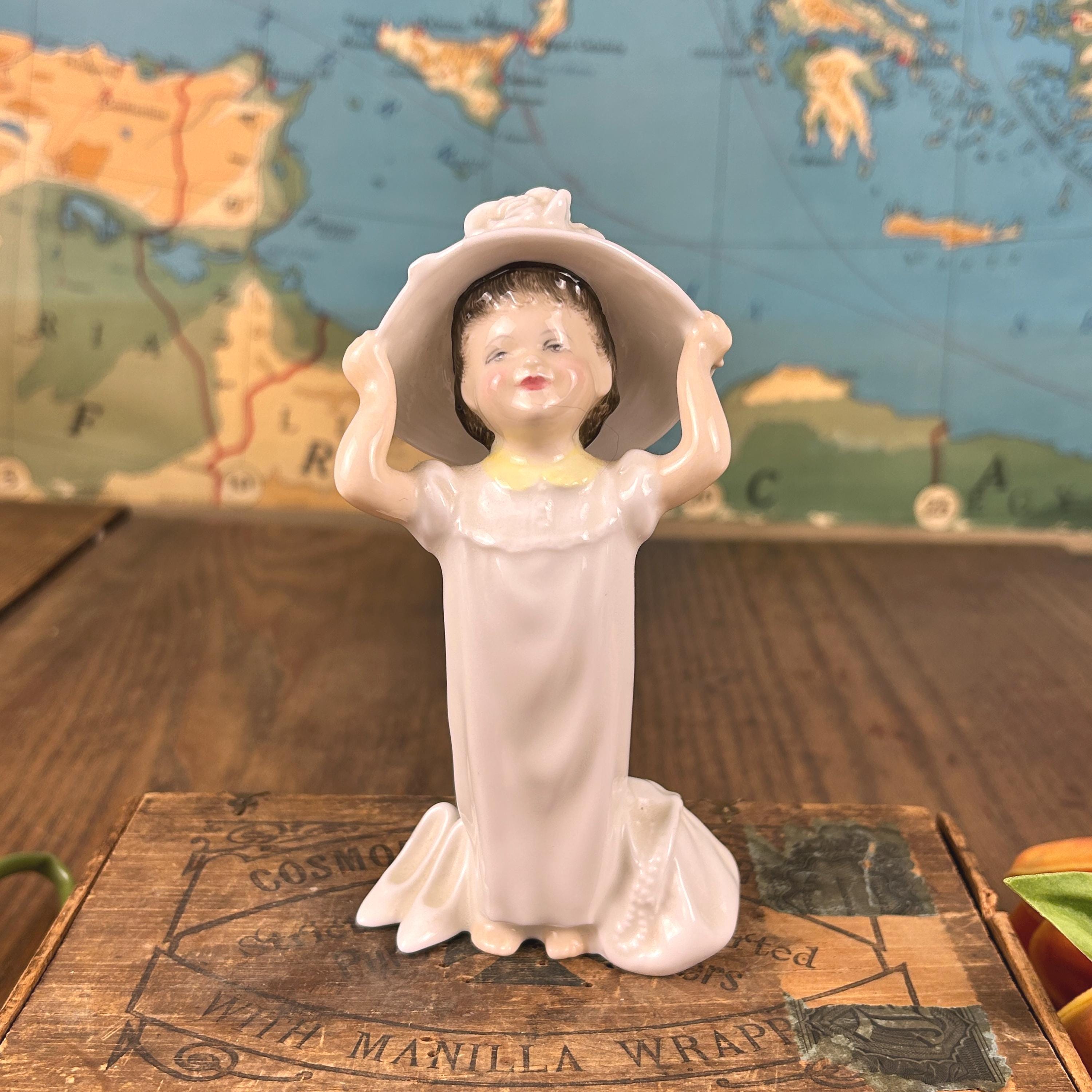 ロイヤルドルトン　置物　DBH61 ロイヤルドルトン 置物 DBH61 ROYAL DOULTON ロイヤルドルトン