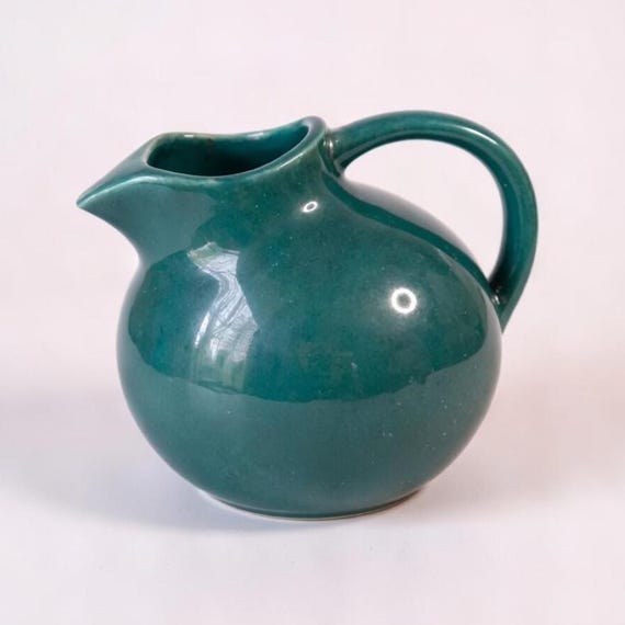 Vintage USA Art Pottery Pitcher: Retro Green Glazed Ice Lip Jug
