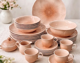 MIKASA Amaryllis China Plate: Pink Peach Floral Design by Larry Laslo