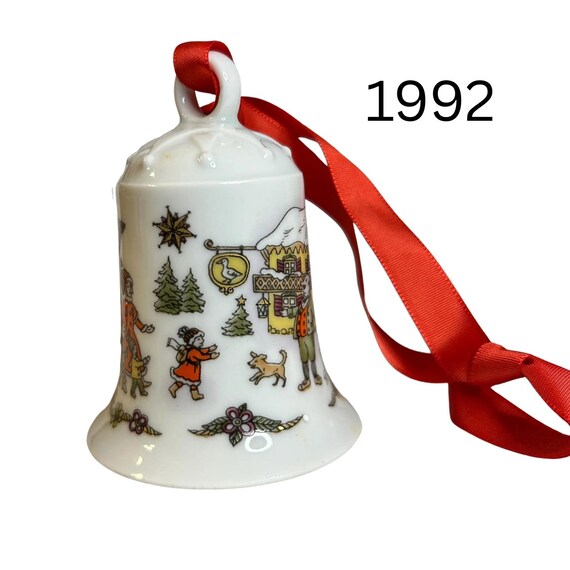 Hutschenreuther 1992 Porcelain Christmas Bell: At the Goose Inn w/box