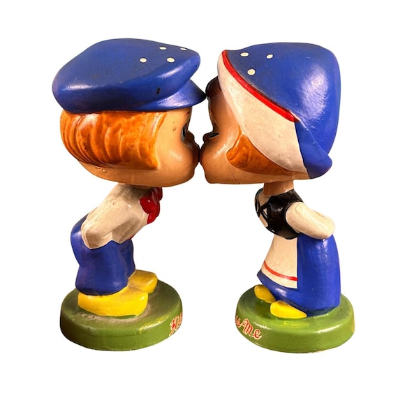 Vintage Norcrest Kissing Dutch Boy Girl Nodders, Japan