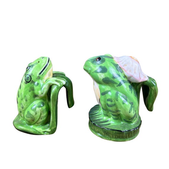 Vintage Frog Salt & Pepper Shakers w/Handles Lilypadders Hangups Hand Painted Phillipines