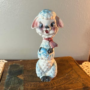 Vintage 1950s Ceramic Lamb Figurine: Nelson Ledges Souvenir