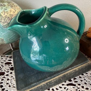 Vintage USA Art Pottery Tilted Ball Pitcher with Ice Lip - retro Green Glazed finish - classic 1950&#39;s Mod look.