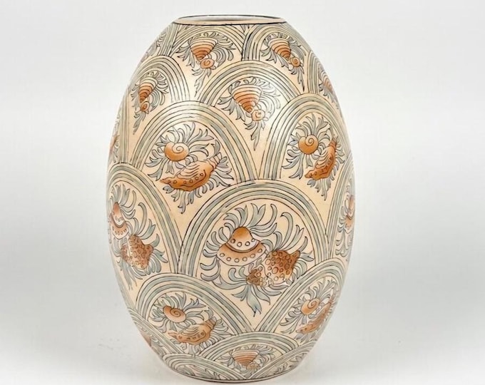 Vintage Made in Macau, China Trader Decorative Detailed Vase Urn Shell Design