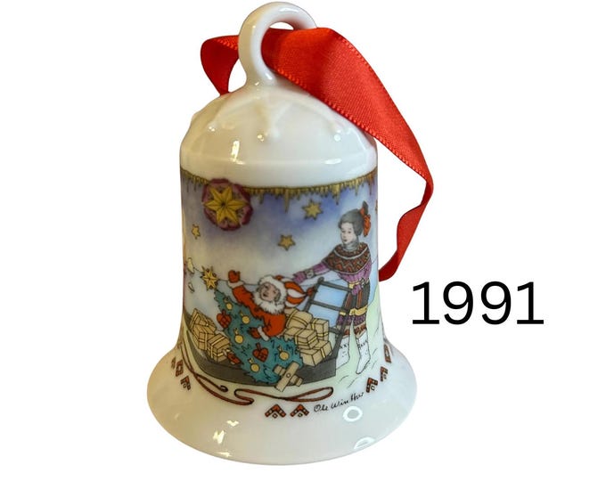 NIB 1991 Hutschenreuther Germany Porcelain Christmas Bell Like New condition North Pole Motif