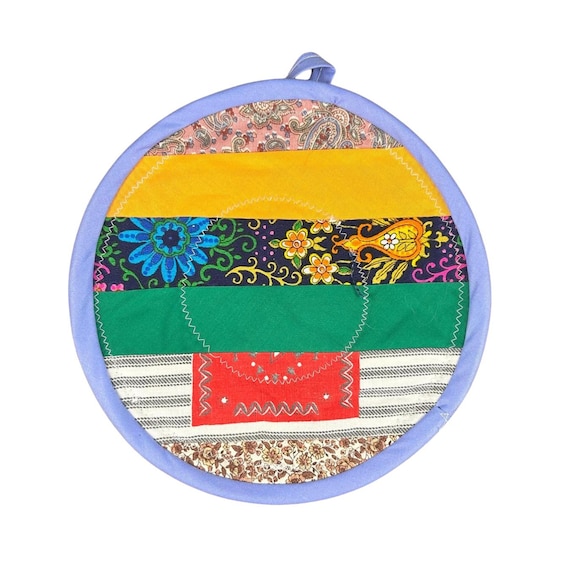 Vintage Quilted Potholder: Retro Patchwork Kitchen Decor