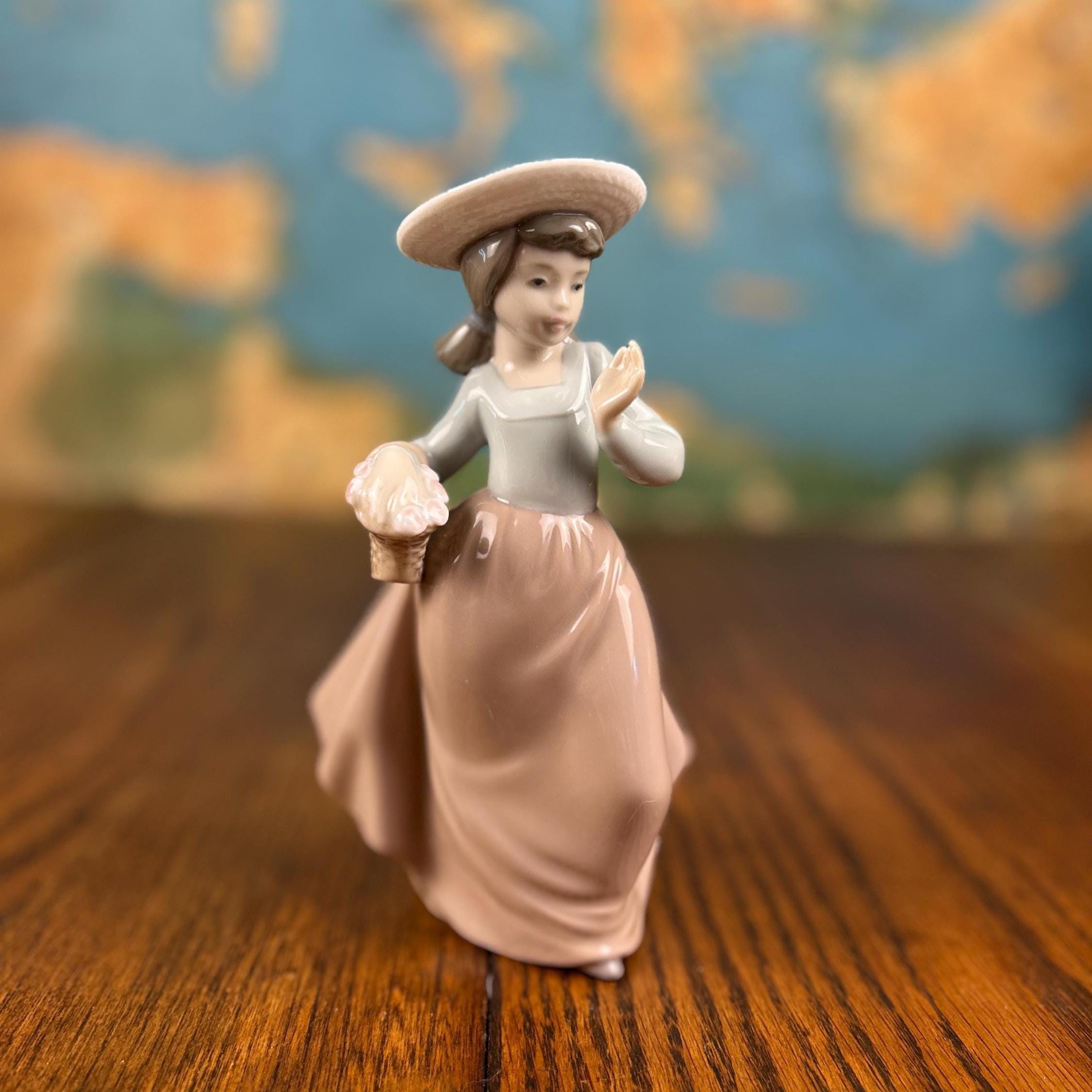 Nao by Lladro Daisa - Etsy
