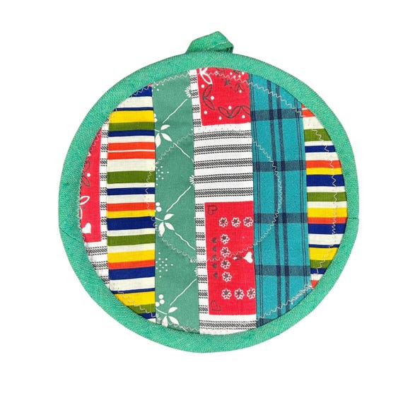 Vintage Quilted Potholder: Retro Patchwork Kitchen Decor