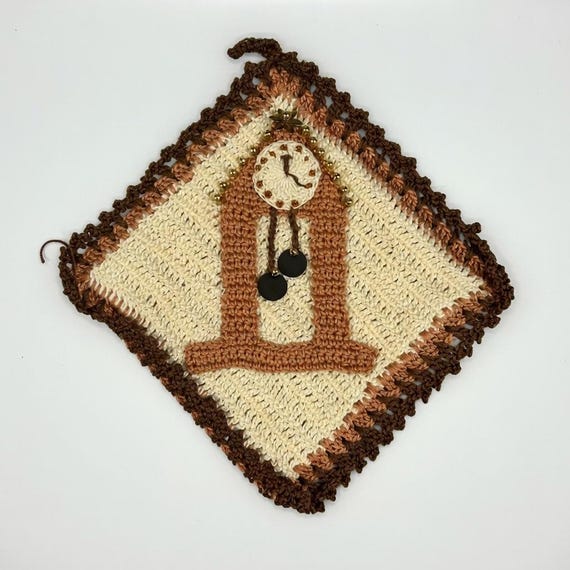 Vintage 60s Grandfather Clock Hotpad | Kitschy Crochet Pot Holder Wall Decor