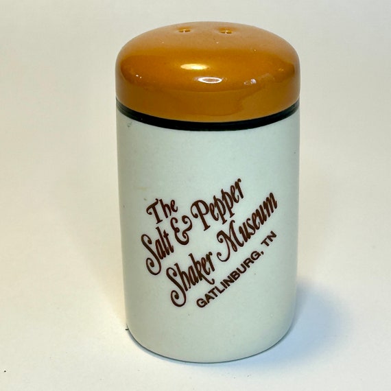 Vintage Salt & Pepper Shaker, Gatlinburg TN Souvenir