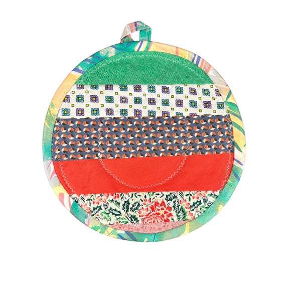 Vintage Quilted Potholder: Retro Patchwork Kitchen Decor