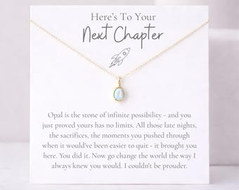 Collar de graduación "Siguiente capítulo", joyería de ópalo, regalo de graduación universitaria para hija, graduada de la facultad de medicina, la facultad de derecho o el doctorado.