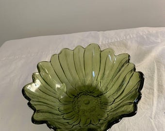 Bol/dulce de cristal verde vintage de Indiana con diseño de girasol de Lily Pons, 7" x 2.5"