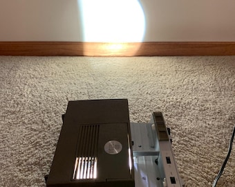 Proyector de diapositivas Viceroy modelo 400, año 1965, con estuche, fabricado en EE. UU. y probado.