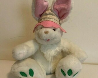 Conejito de peluche Mouse in the House, blanco, con patas de zanahoria de Pascua, 25 cm (10 pulgadas), estilo vintage.