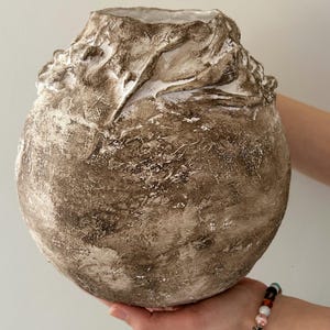 わびさび花瓶 – 手作りの素朴な質感の花瓶、棚飾り鉢、素朴な職人の陶器の花瓶、海岸沿いのシックなホームアクセント