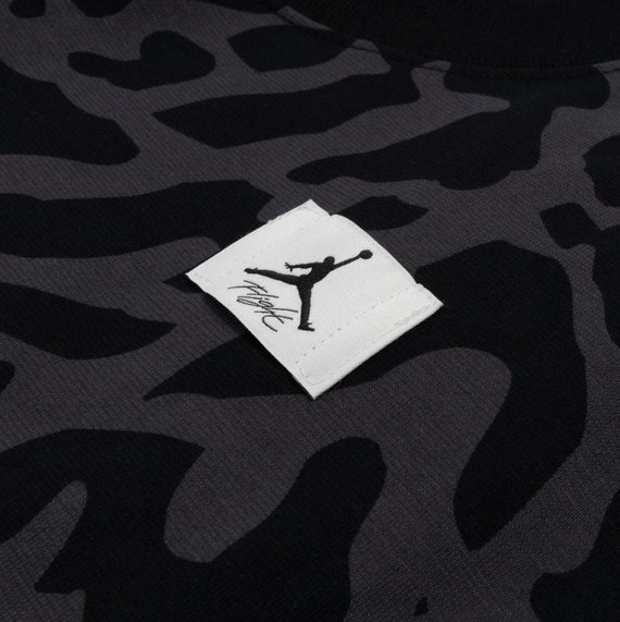 Jordan Graphic Cropped T-Shirt Black/Gray size XS… - image 9
