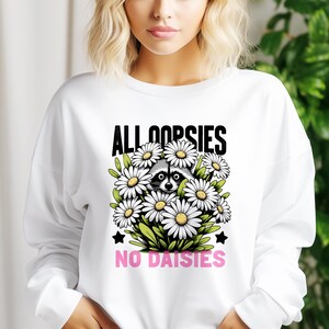 All Oopsies pas de marguerites PNG, sublimation drôle de raton laveur Cottagecore, conception de chemise impertinente rétro de fleurs sauvages