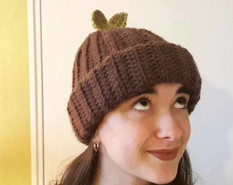 Piccolo cappello vegetale all'uncinetto