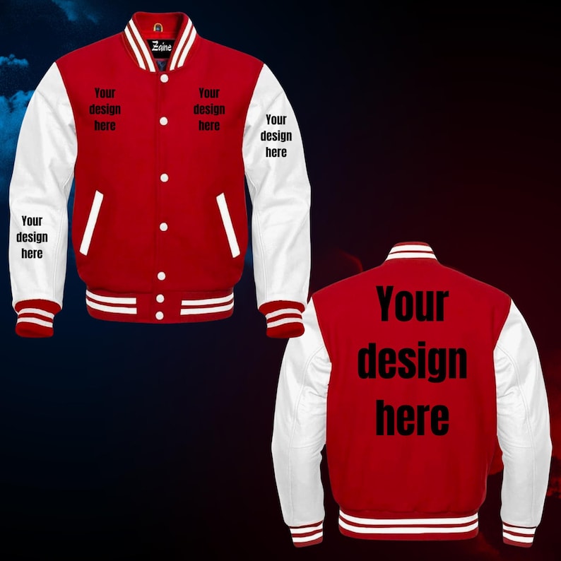 Puede incluir: Una chaqueta universitaria roja y blanca mostrada de frente y de espaldas. La chaqueta presenta mangas blancas, cuerpo rojo y pu&ntilde;os, cuello y dobladillo acanalados a rayas. El texto "Your design here" est&aacute; impreso en el pecho, las mangas y la espalda.