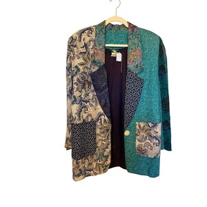 Blazer vintage patchwork Tina Hagen em rayon, nas cores verde-azulado e roxo, tamanho pequeno.
