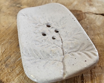 Pottery bathroom decoration, suitable for storing bars of soap, rings, keys or small items in the office.