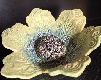 Birdbath, flower design, apple green, hand-thrown