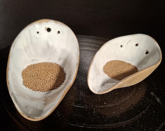 Herb sieve + garlic grater, white, hand-thrown