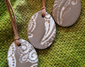 3 Easter eggs, hand-thrown