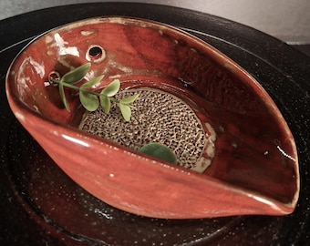 Herb sieve + garlic grater, red, hand-thrown