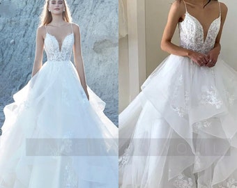 Delicate Ruffled Spaghetti Straps Wedding Dresses Sleeveless V-neck Appliques Tulle A-line Floor-Length Bridal Gown