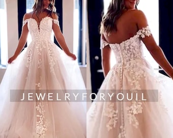 Off The Shoulder Tulle Wedding Dresses Appliqued Lace Princess Wedding Gowns Boho Buttons Back Floor-Length Bridal Dress