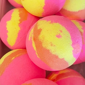 SATURDAY Jasmine bath bomb 2.3 oz