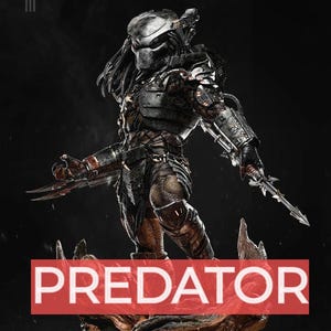 Peut inclure: Statue détaillée du Predator, personnage de science-fiction, dans une pose dynamique. La figurine est vêtue d'une armure complexe et tient des armes tranchantes. Le mot "PREDATOR" est affiché dans un rectangle rouge. La statue repose sur une base avec des crânes.