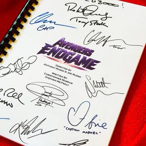 FIN, GAME Guion de la película, con firmas impresas del reparto, autógrafos