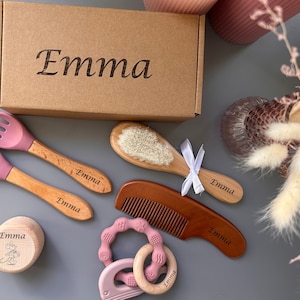 coffret cadeau naissance personnalisé bébé fille et garçon - peigne couvert hochet boîte dent de lait en bois - avec prenom