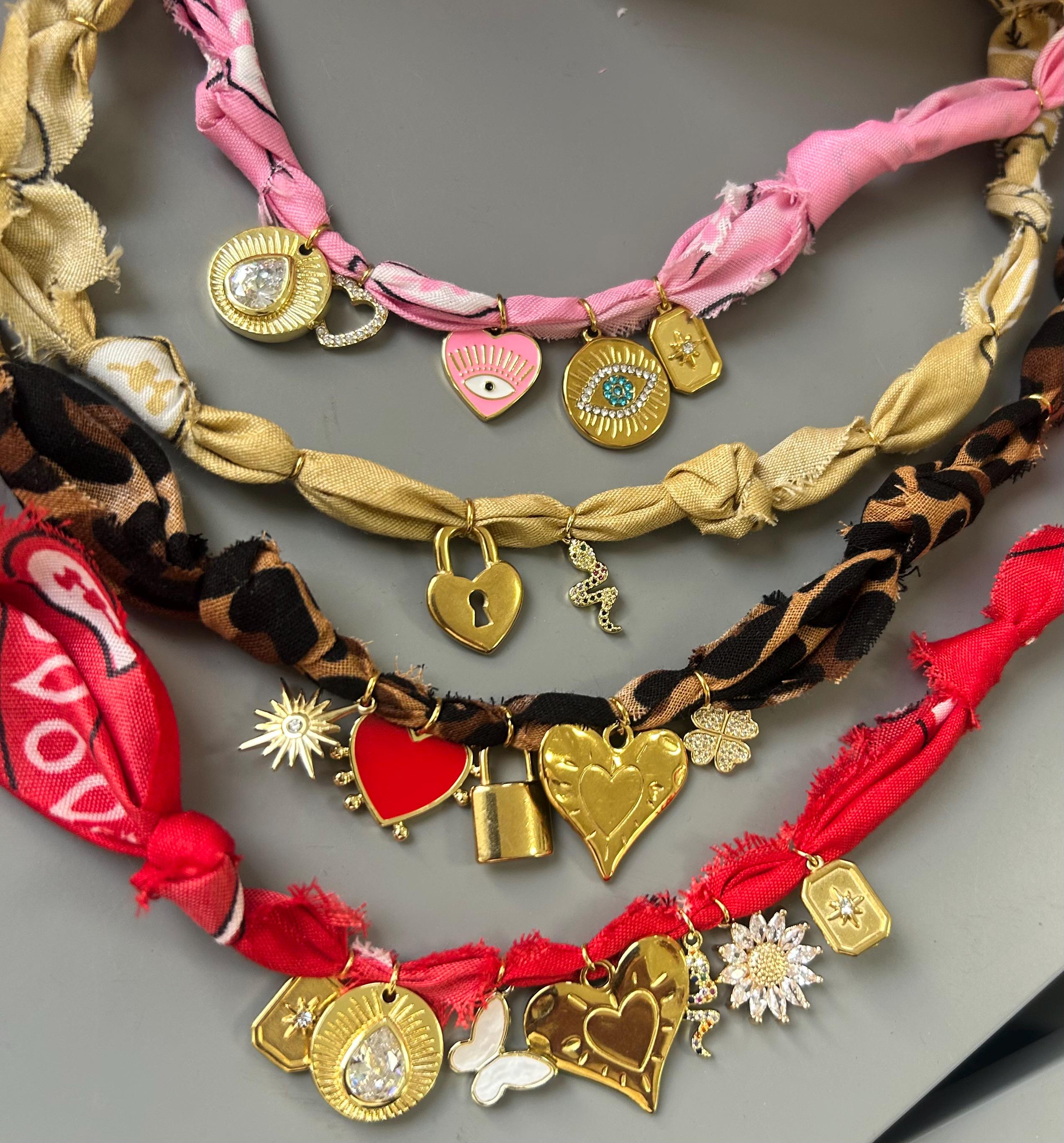Collier Argenté Avec Breloques - Multiple Pendentifs Style Bohème - Neuf Sans Emballage