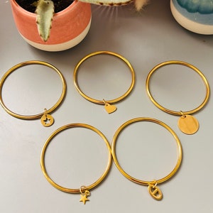 Starrer Armreif aus goldenem oder silbernem Edelstahl – mit Sternanhänger, marineblauem Herzgeflecht – Anhänger Ihrer Wahl