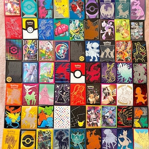 POKEMON CARD SLEEVE Bundle / Collezione ufficiale di buste originali / Regalo per i fan dei Pokemon / Pacchetto Tcg / Proteggi le tue carte / Nuovo di zecca