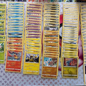 POKEMON CARDS-bundel uit set Brilliant Stars / Originele gewone Pokemon-kaarten / Geen nepkaarten / Beste cadeau voor Pokemon-verzamelaars / Pikachu