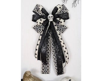 11in Wide Halloween Wreath Bow Skull Black White Decoration