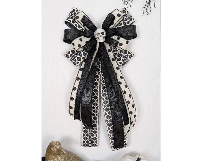 11in Wide Halloween Wreath Bow Skull Black White Decoration